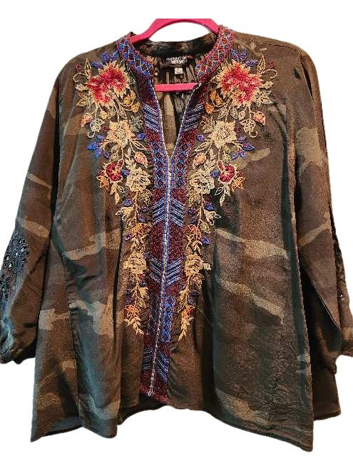 MONA EFFORTLESS SWING BLOUSE - FORREST CAMO