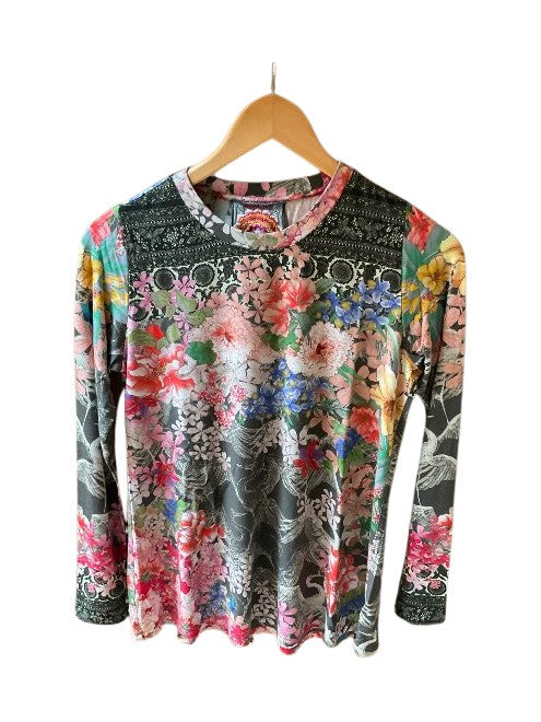 Long sleeve,round neck,ALine flare floral print tee.